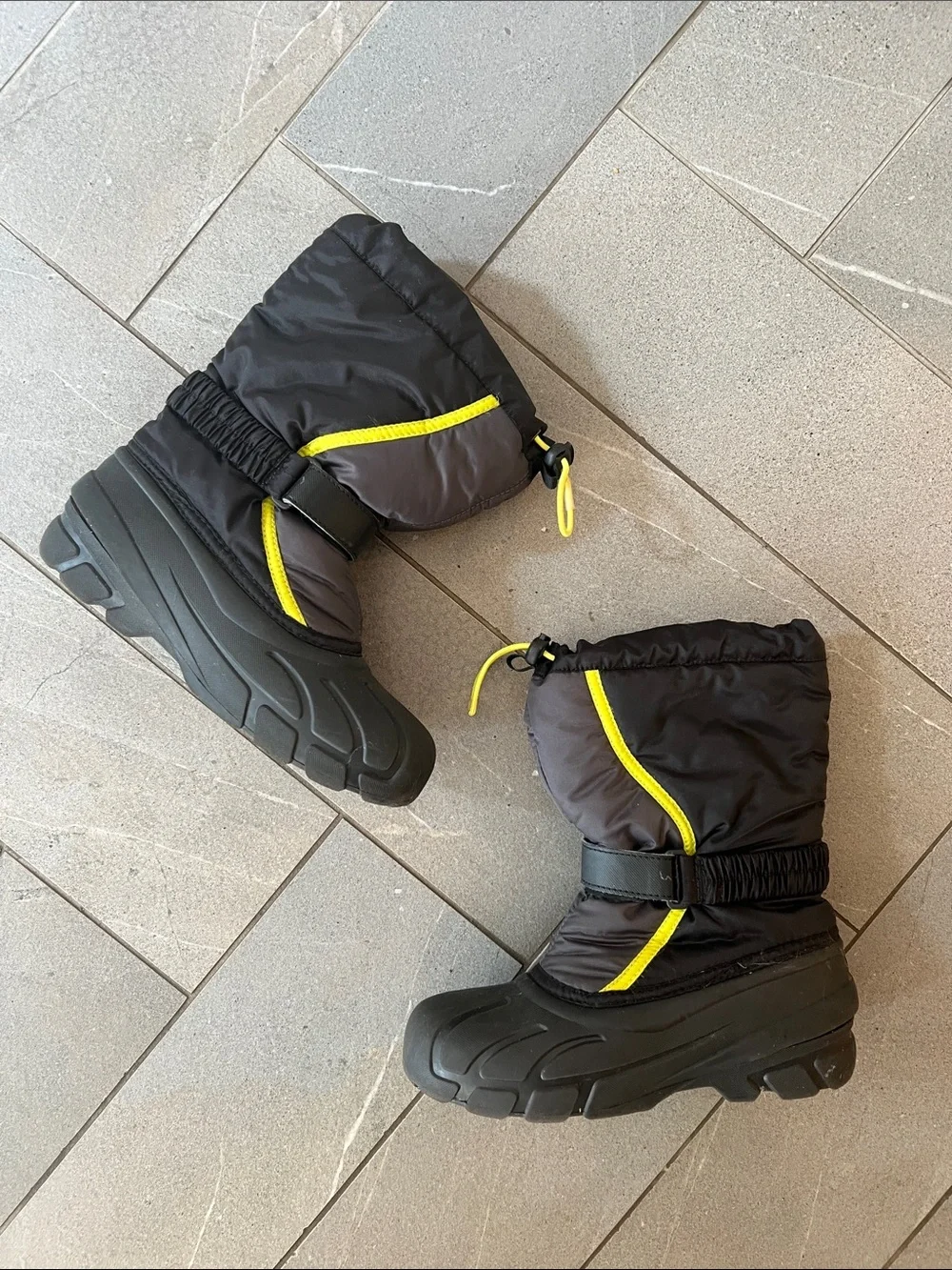SOREL Flurry Padded Drawstring Snow Winter Weather Boot Youth 5 Black Neon Green